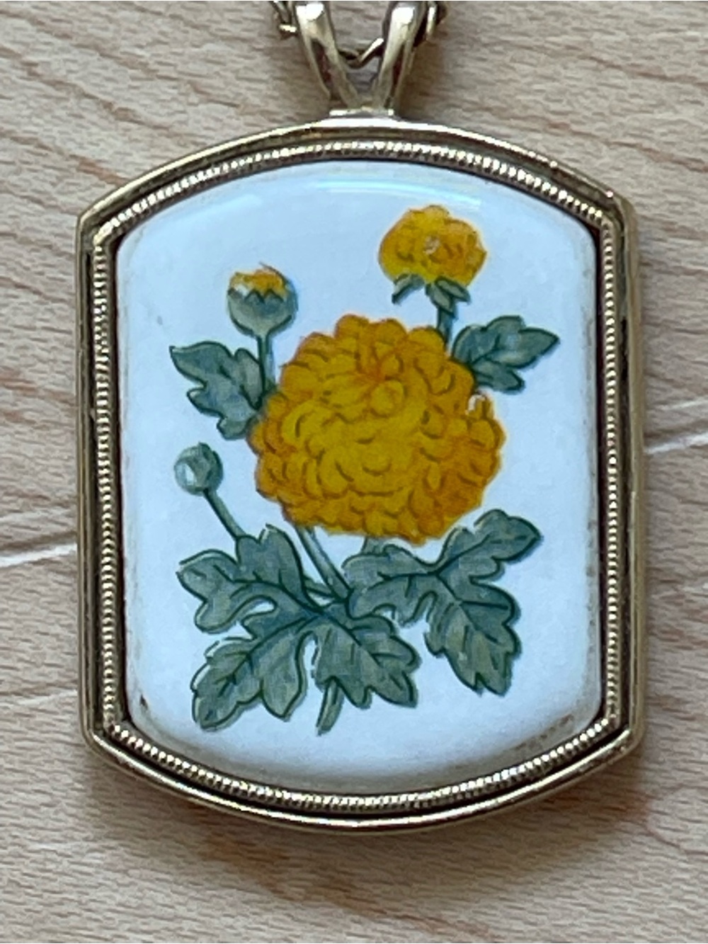 Gold Avon Floral Pendant Necklace - Picture 2 of 3